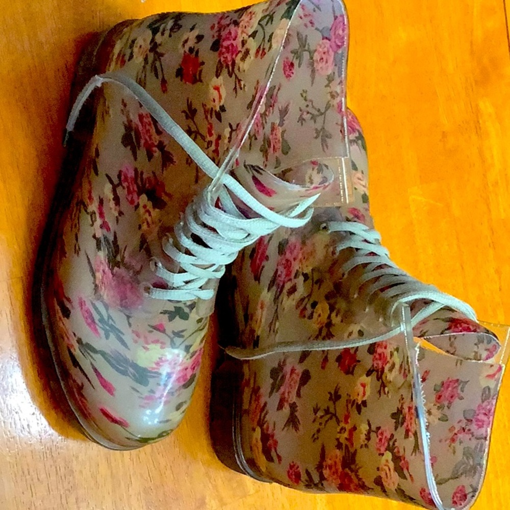 VIA VENETO Floral fashion rubber jelly rain boots Women’s 9 Combat boot. Lace up